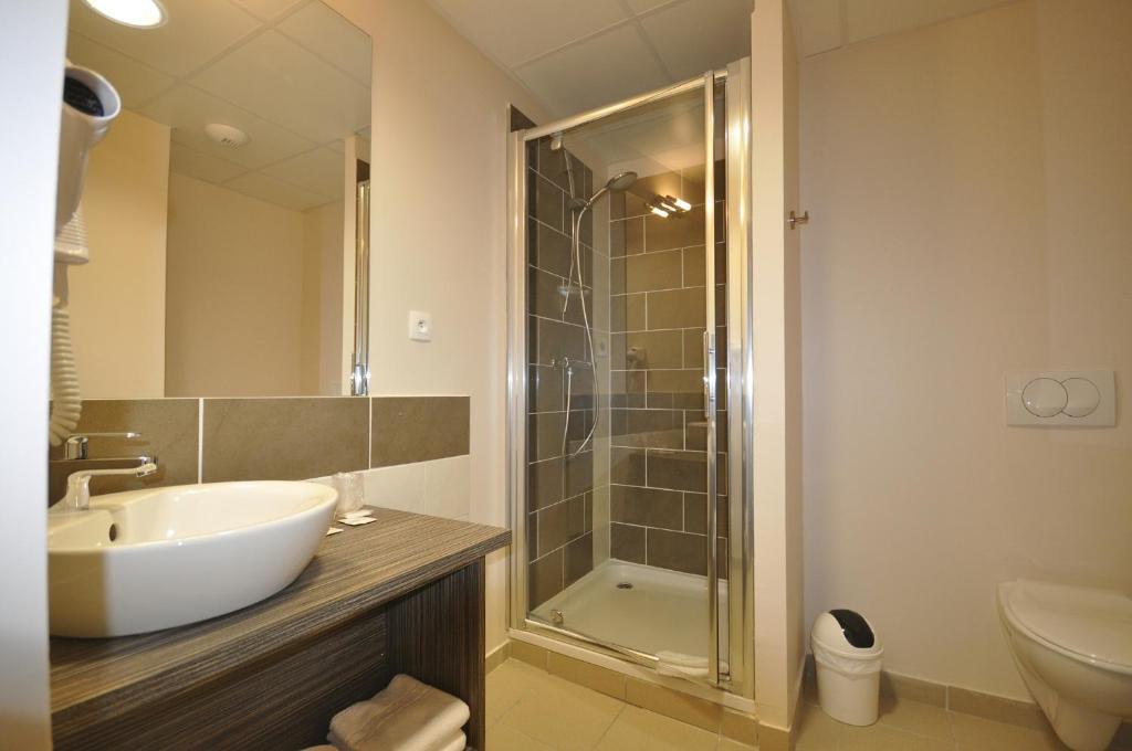Hotel Caiman Pierrelatte Kamer foto